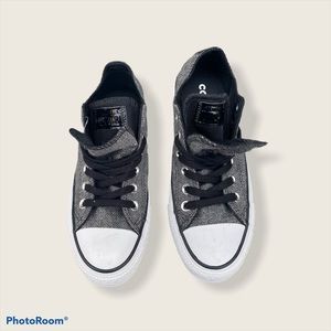 Double tongue Converse